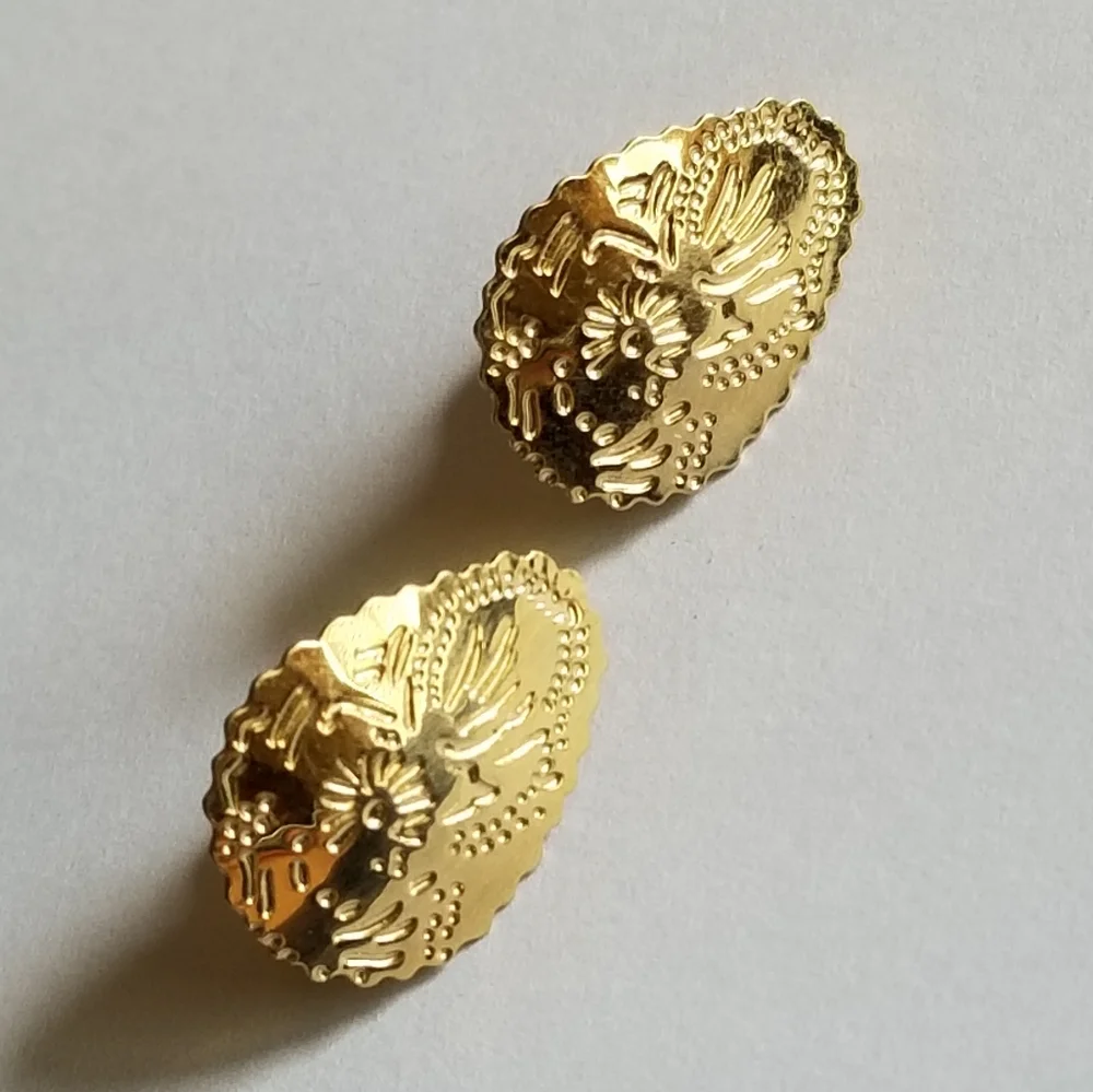 Vintage earrings clip on gold tone etched teardrop design boho dainty